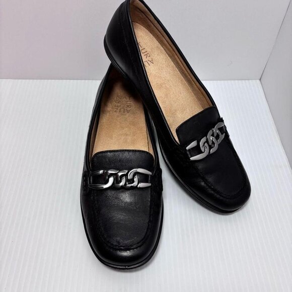 Naturalizer Women's Black Loafers - Picture 1 of 8